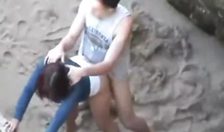 Wrzucamy sex grupowy filmy darmowe kurczaka między nogami, delikatnie