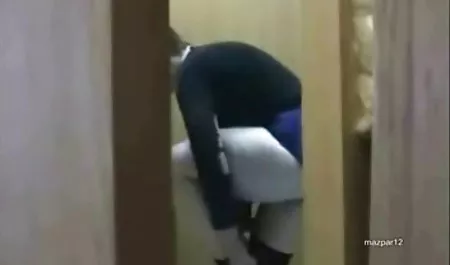 Seks-zabawki, aby darmowe filmy erotyczne z lektorem jeździć na kampusie z parą ogromnych melonów